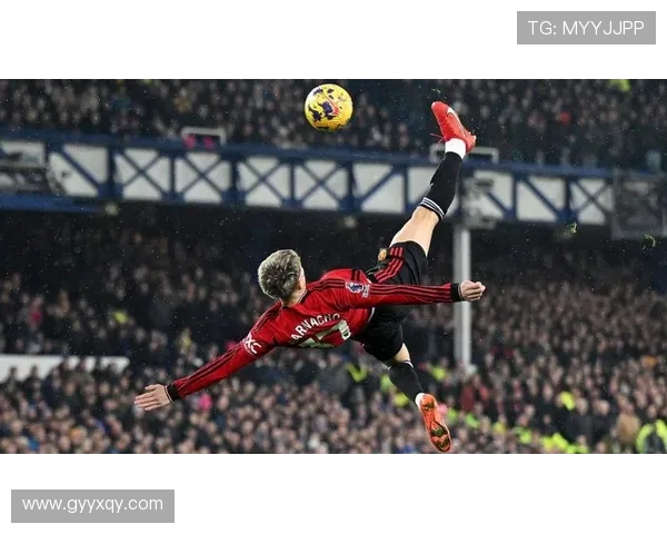 阿莫林坚定留任曼联主帅加纳乔被清洗引全队震动